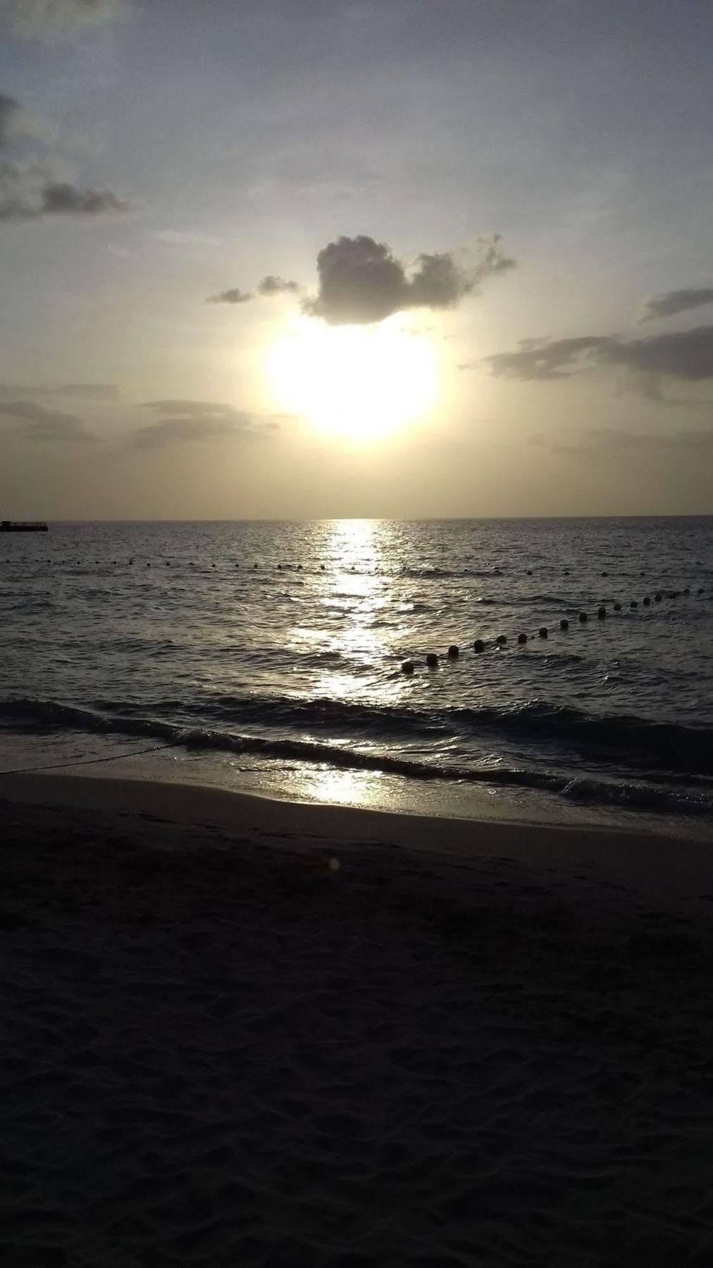 Roots Bamboo Beach Resort Negril Exterior foto