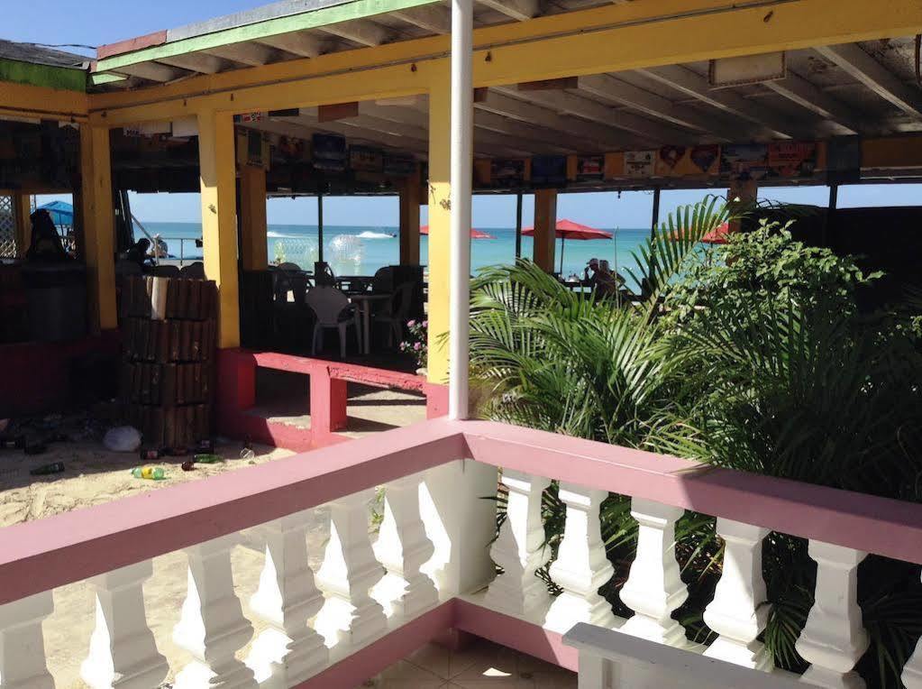 Roots Bamboo Beach Resort Negril Exterior foto